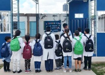 El Proyecto Mochi abrió la convocatoria para que los colegios puedan recibir donaciones de mochilas personalizadas