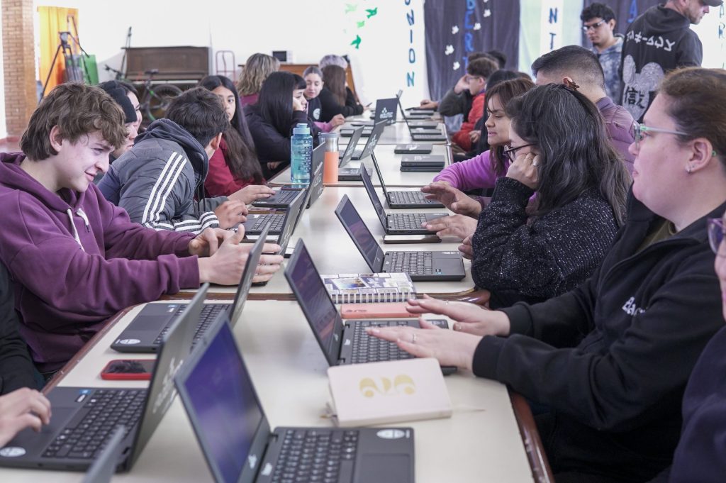 Más de una decena de escuelas secundarias de San Rafael ya aplican la inteligencia artificial en el aula