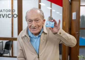 El caso del mendocino que tiene 100 años y  le renovaron el carnet de conducir