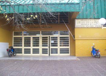 Alumnos de la escuela República del Perú preparan un té-lotería