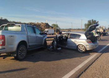 Choque frontal en ruta 143: dos efectivos policiales resultaron heridos