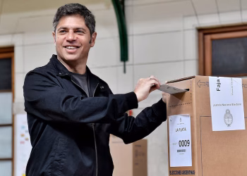 Kicillof dijo que es “una elección crítica” y reiteró su pedido de diálogo con Milei: “Tienen mi teléfono en la Rosada, úsenlo”