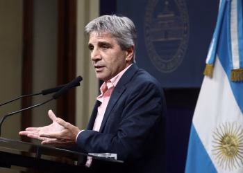 Caputo descartó una dolarización y aseguró que EEUU “está dispuesto a seguir comprando pesos”