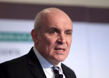 Tras su renuncia como candidato, Espert votó y evitó hablar sobre la causa por sus vínculos con Machado