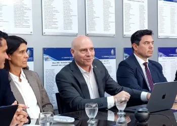 Garay explicó los cambios en el convenio colectivo y defendió las audiencias vespertinas