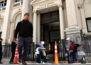 Descontrol de tasas: el costo del descubierto para empresas voló al 190%, un récord en al menos 17 años