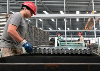 Argentina mantiene casi un 100% de riesgo de caer en recesión