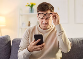 Qué es y cómo funciona el smishing, la nueva forma de estafa para acceder a tu celular
