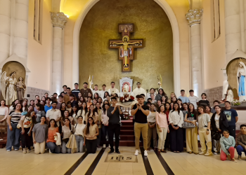 Decenas de jóvenes sanrafaelinos colmaron la catedral para consagrarse al Sagrado Corazón de Jesús
