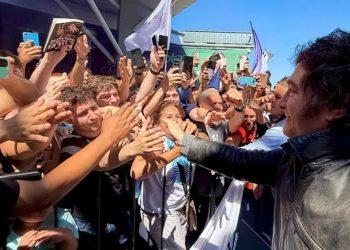 Incidentes en la visita de Milei en Santa Fe: golpes, huevazos y empujones