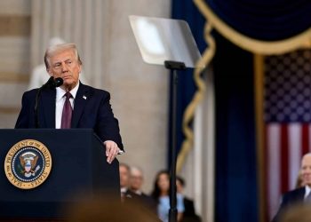 Trump anuncia el fin de ayuda financiera a Colombia por «fomentar» la producción de drogas