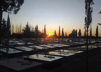 Melodías y patrimonio en una visita nocturna al Cementerio Central