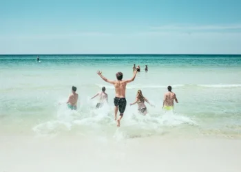 Turismo en Chile: la playa desconocida con vegetación salvaje y aguas espectaculares