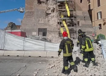 Se derrumbó parte de una torre medieval en el centro de Roma durante su restauración