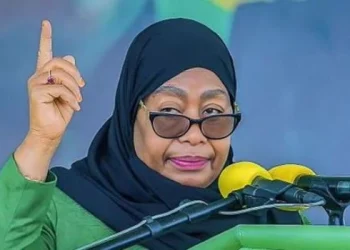 Samia Hassan juró como presidenta de Tanzania