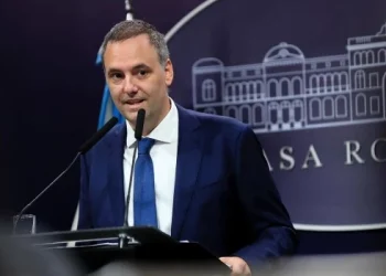 Adorni le respondió a Macri: “El Gabinete lo arma el Presidente”