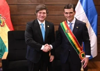 Milei saludó al presidente electo de Bolivia, Rodrigo Paz Pereira tras la ceremonia de asunción