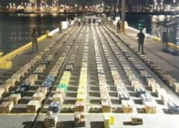 Panamá incauta 13,5 toneladas de cocaína en un barco y captura a una decena de extranjeros