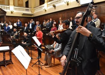 La Orquesta Municipal de San Rafael tocó en la Legislatura y recibió una distinción