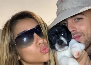 María Becerra detalló los cuidados exclusivos que le brinda a sus 7 perros y reveló que “van en avión privado”