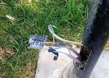 Vandalismo reiterado dejó sin iluminación a la plaza de Cuadro Nacional y preocupa a vecinos y comercios