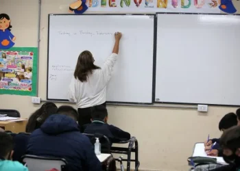 Atención, papás: la DGE actualizó el reglamento para abanderados y escoltas