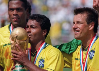 Fue campeón del mundo y arruinó su carrera por la indisciplina: la historia del goleador que vivió rodeado de excesos