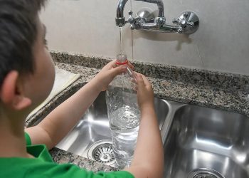 Aumento proyectado: AYSAM solicita un ajuste del 17,48% en la tarifa del agua para el 2026