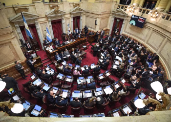 Vacaciones, indemnización y licencias por enfermedad: qué cambios prevé el proyecto oficial de reforma laboral