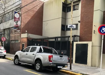 Cómo funciona la aplicación para denunciar autos mal estacionados: de cuánto son las multas y dónde aplica