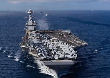 Tensión máxima con Venezuela: el portaaviones más grande de Estados Unidos entró al Caribe