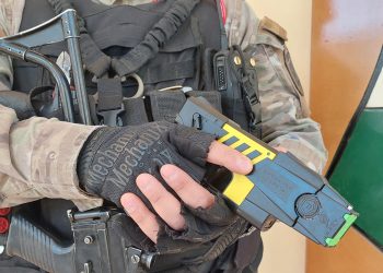 Hubo que recurrir a pistolas Taser y un negociador de Gran Mendoza para abordar la situación del “atrincherado”