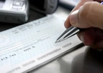 El BCRA busca eliminar los cheques en papel: cómo lo reemplazarían