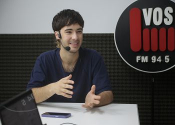 El músico local Juanpi Cañada presentó su tema “Nuevas aguas” en los estudios de FM Vos