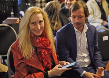 Un emisario del gobierno negocia en secreto con damnificados por $LIBRA para desactivar el caso