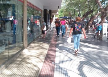 El comercio local definió su funcionamiento para el fin de semana extra largo y advierten por la compleja situación económica