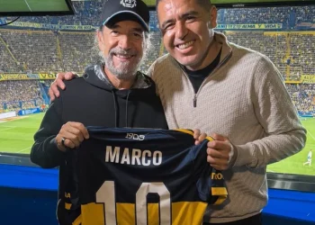 Marco Antonio Solís vio a Boca y fue homenajeado por Riquelme: «Usted es el ídolo de mi mamá»