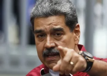 Nicolás Maduro ordena una «vigilia permanente» ante el avance militar de EEUU y crece la tensión en el Caribe