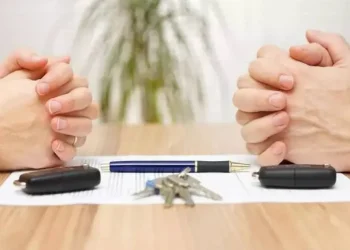 No se puede vivir del amor: ofrecen un insólito seguro para separación de parejas