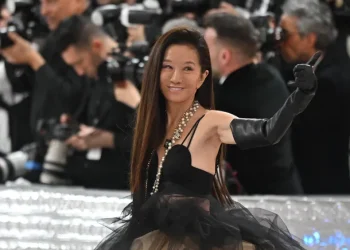 Quién es Vera Wang, la diseñadora de 76 años que sorprendió por su figura