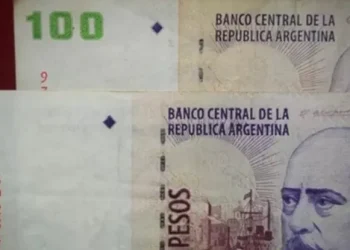 Protagonizó un choque y quiso sobornar a la policía con $200 en efectivo: la reacción de los agentes en Córdoba