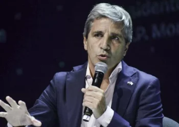 Caputo confirmó la negociación con bancos por U$S7.000 millones