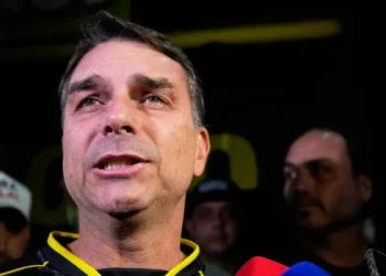El hijo mayor de Bolsonaro dice que se postulará a la presidencia de Brasil en 2026