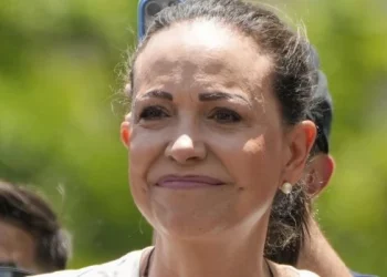 Corina Machado sufrió una fractura vertebral durante su complicado viaje a Oslo