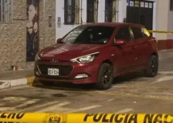 Atacaron a tiros el auto de un periodista peruano tras denunciar a un gobernador regional prófugo