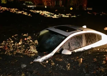 California declara el estado de emergencia en varios condados por una fuerte tormenta invernal