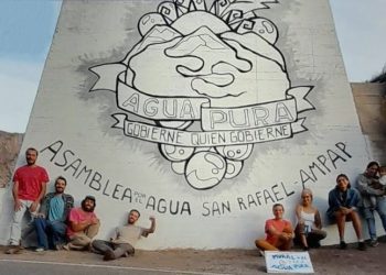 Inician el 2026 con una “muralada por el agua” en Rivadavia y Espejo