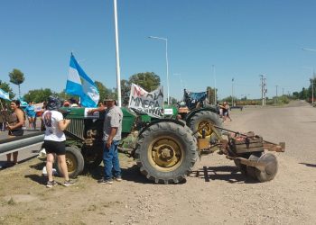 Real del Padre: tractorazo y entrega de damascos en “defensa del agua”