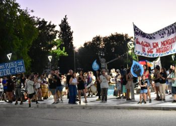 La Rotonda del Mapa fue epicentro de la marcha “por el agua y la Ley de Glaciares”