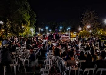 La Cantata Navideña vuelve a llenar de música y espíritu festivo la Plaza San Martín